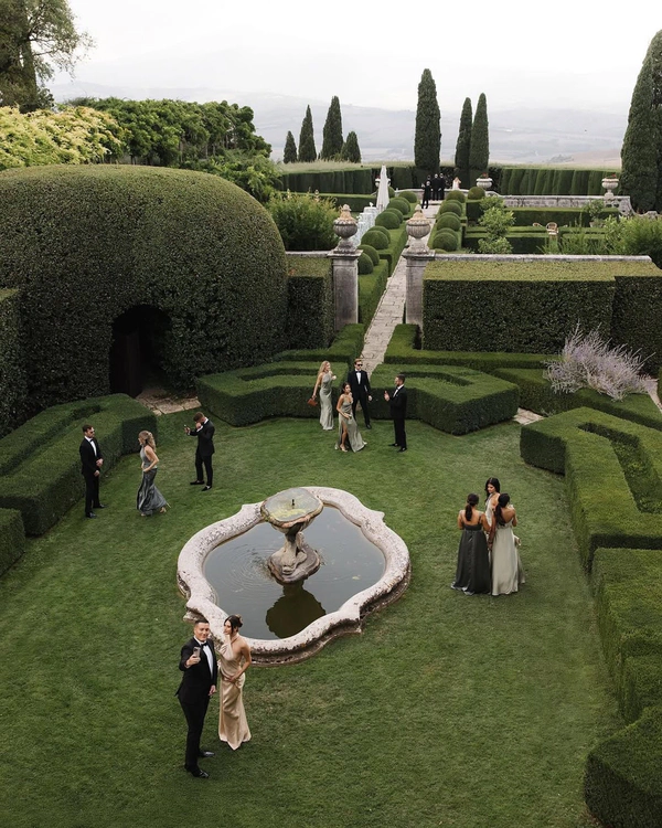 <a href="https://www.instagram.com/lafoce/">La Foce</a>, Photography: <a href="https://www.instagram.com/p/DK1t4ppt0xH/?img_index=1">Haute Weddings</a>