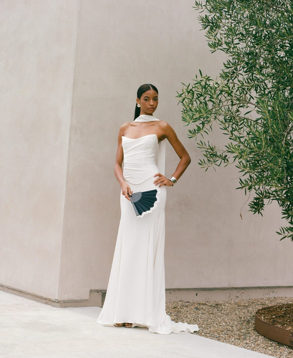 <a href="https://www.instagram.com/p/DSnzpETCSFB/?img_index=5">Jenny Yoo</a>