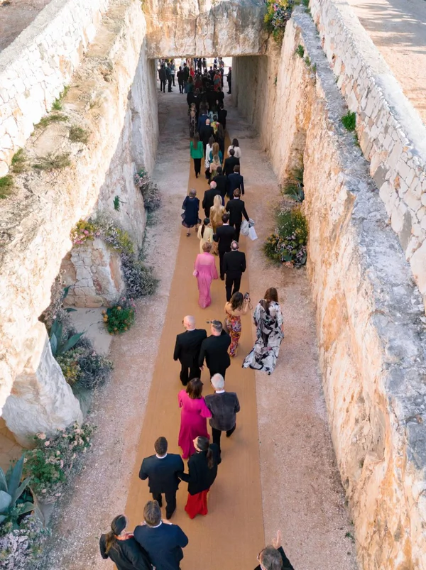 <a href="https://www.instagram.com/p/DWmRlkYjFBI/?hl=en">Cava Puglia</a>, Photography: <a href="https://www.instagram.com/josevilla/?hl=en">Jose Villa</a>