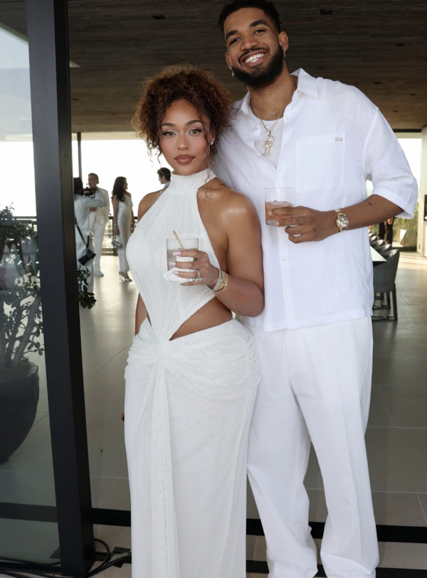Content: <a href="https://www.instagram.com/p/DaTbQGklY-h/?img_index=1">Jordyn Woods</a>
