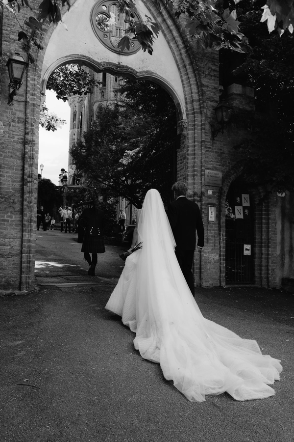 A Surreal Artist’s Italian Wedding with 2,000 Red Roses, a Two-Metre Bleeding Cake & Viktor & Rolf Couture