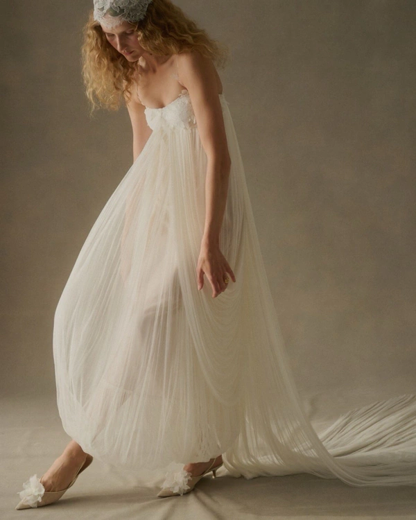 <a href="https://www.instagram.com/p/DYkHzdxEXBL/?hl=en&img_index=5">Alexandra Grecco</a>