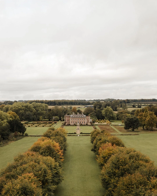 <a href="https://www.instagram.com/p/DbseGDdAg8L/?img_index=1" target="_blank" rel="noopener noreferrer">St. Giles House</a>, Photography: <a href="https://www.instagram.com/jackaldridgeweddings/" target="_blank" rel="noopener noreferrer">Jack Aldridge</a>