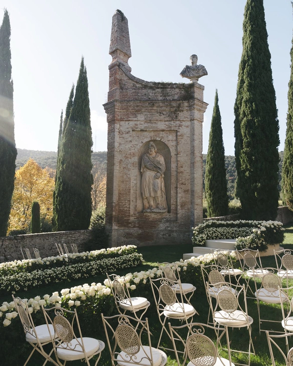 <a href="https://www.instagram.com/cetinale/?hl=en">Cetinale</a>, Photography: <a href="https://www.instagram.com/p/Dak5ZMnjQH_/?hl=en&img_index=1">Jack Henry</a>