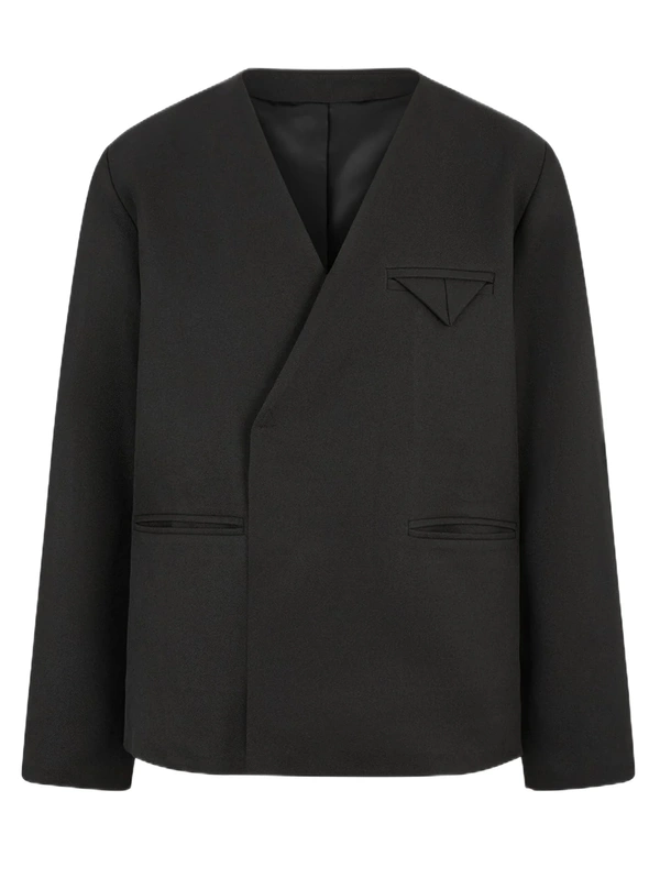 <a href="https://us.manieredevoir.com/products/colin-collarless-double-breasted-minimal-blazer-black?srsltid=AfmBOoob2Eu6NlXHhh7-xXMT2wsnMNeSzUaJuocEJRXpFoWwC3HFgunQ">MANIÈRE DE VOIR Blazer</a>, $285