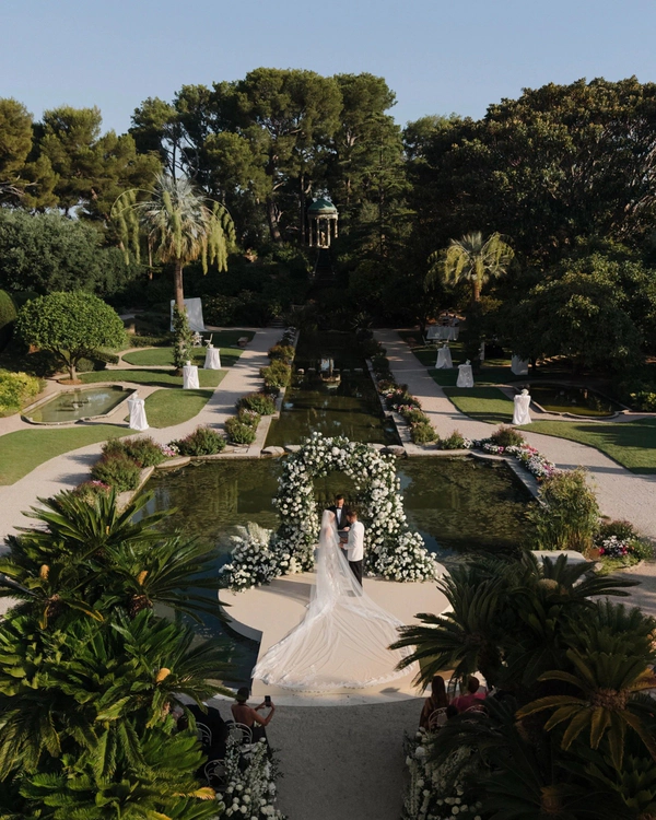 <a href="https://www.instagram.com/villaephrussi/?hl=en">Villa Ephrussi de Rothschild</a>, Photography: <a href="https://www.instagram.com/p/DaJAcX8lww7/?hl=en&img_index=1" rel="noopener" target="_blank">Haute Weddings</a>