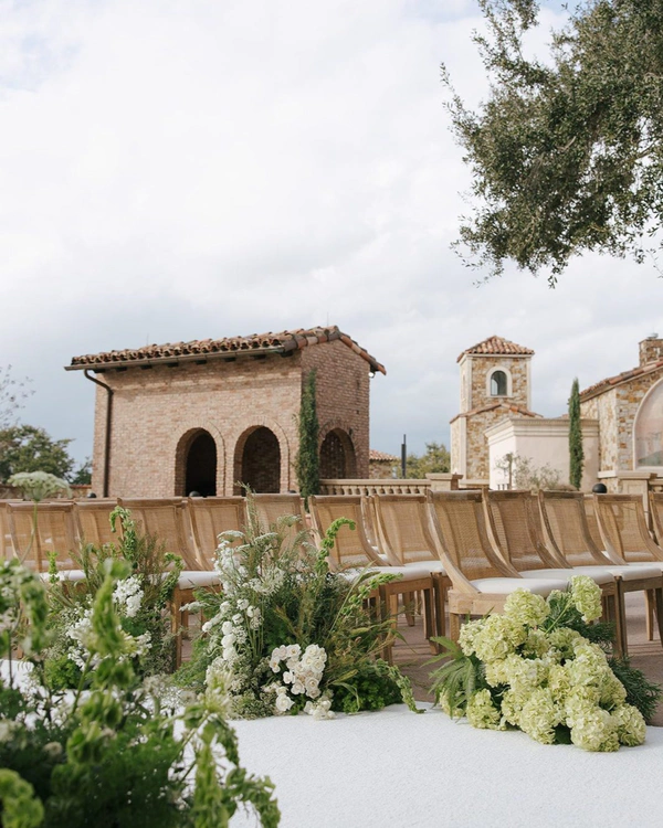 <a href="https://www.instagram.com/bellacollinaweddings/">Bella Collina</a>, Photography: <a href="https://www.instagram.com/sierrakphotos/">Sierra Katrina</a>