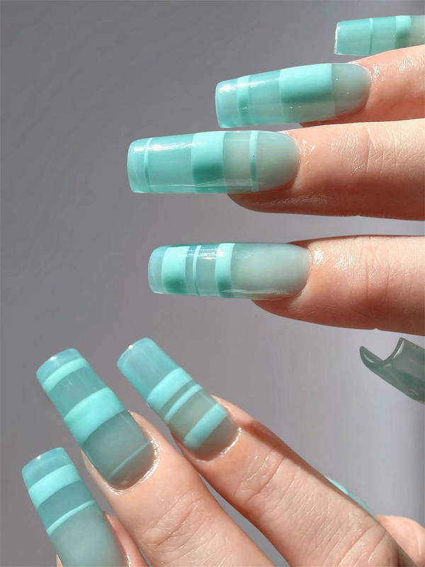 <a href="https://www.instagram.com/p/DaiklBTDcYh/?img_index=1">Bad Girls Good Nails</a>