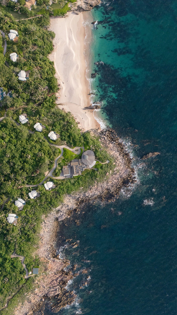 <a href="https://thewed.com/venues/naviva">Naviva, A Four Seasons Resort</a>