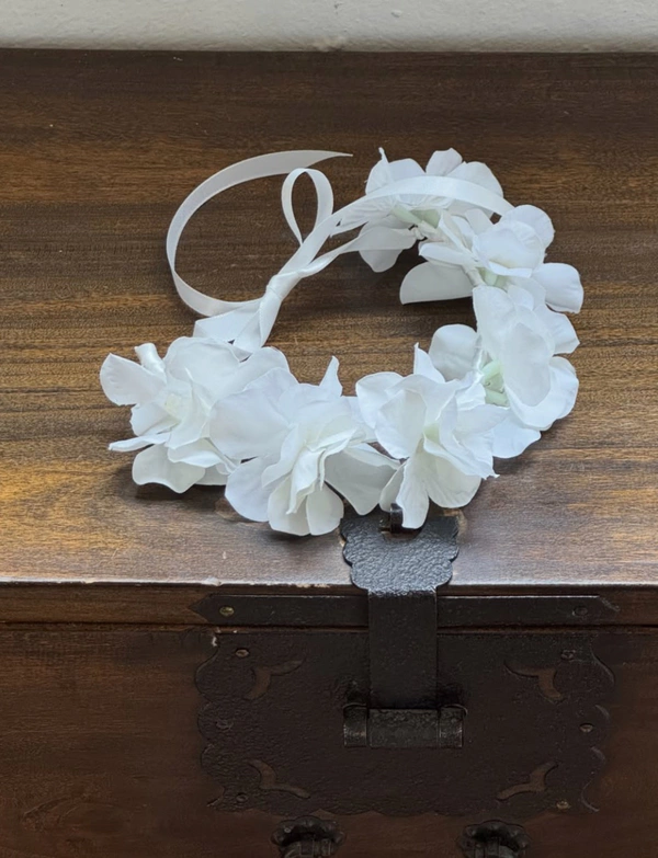 <a href="https://www.instagram.com/p/Dbz9cpYGHui/?img_index=1">EUNCHON FLOWER Crown,</a> POA
