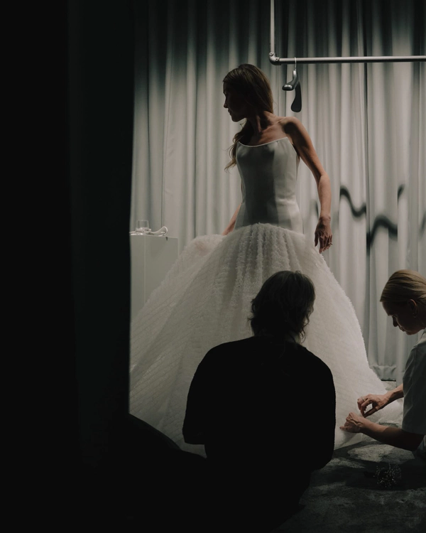 A Surreal Artist’s Italian Wedding with 2,000 Red Roses, a Two-Metre Bleeding Cake & Viktor & Rolf Couture