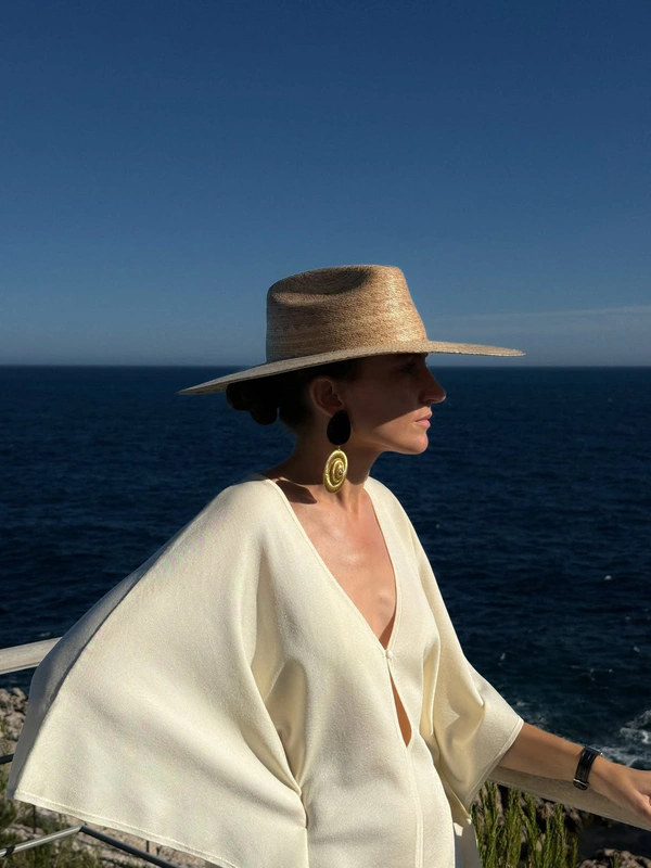 Content: <a href="https://www.instagram.com/p/DYrkinoMY1P/?hl=en">Nicolas &amp; Laura Herbert</a>
