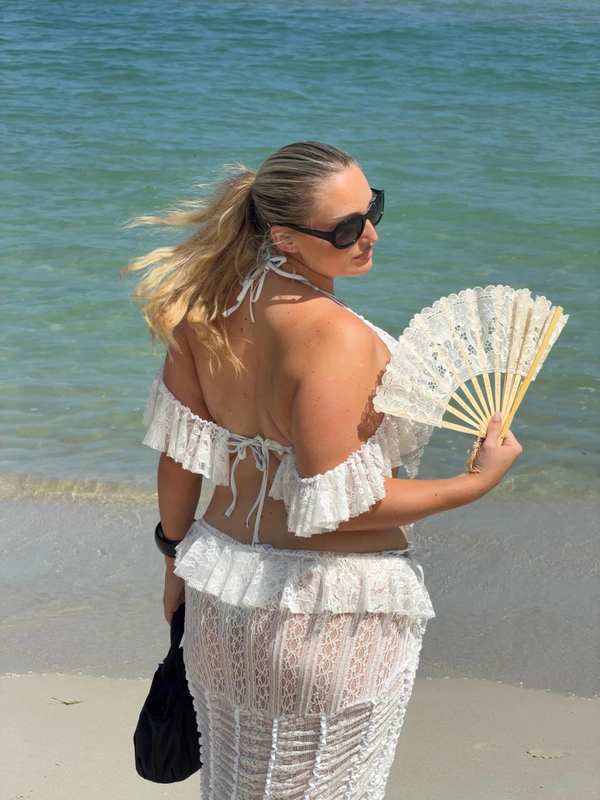 Planning Your Honeymoon Wardrobe? Follow These 17 Influencers for Style Inspiration — photo 2