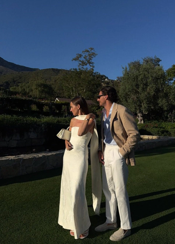 Content: <a href="https://www.instagram.com/p/DaSt1QtDKb_/?hl=en&amp;img_index=1">Nicolas &amp; Laura Herbert</a>