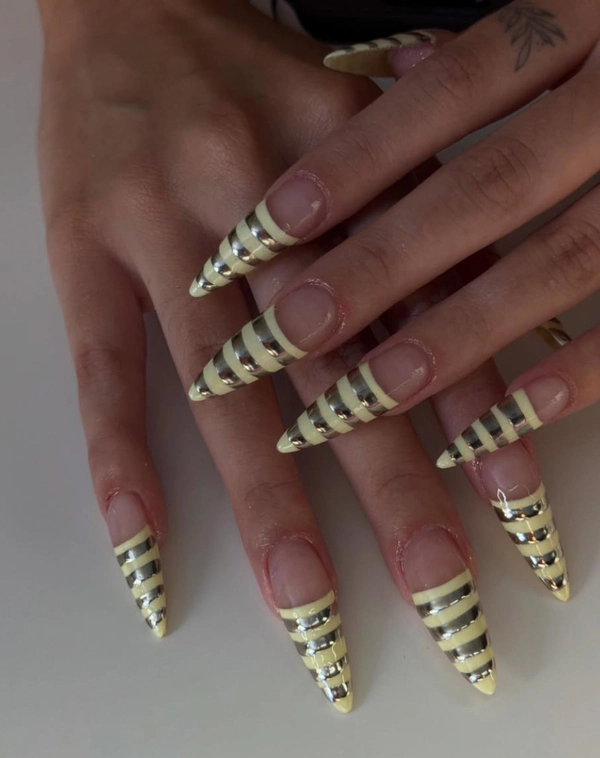 <a href="https://www.instagram.com/p/DZ1FyUFFlbV/?img_index=1">Neonnailzs</a>