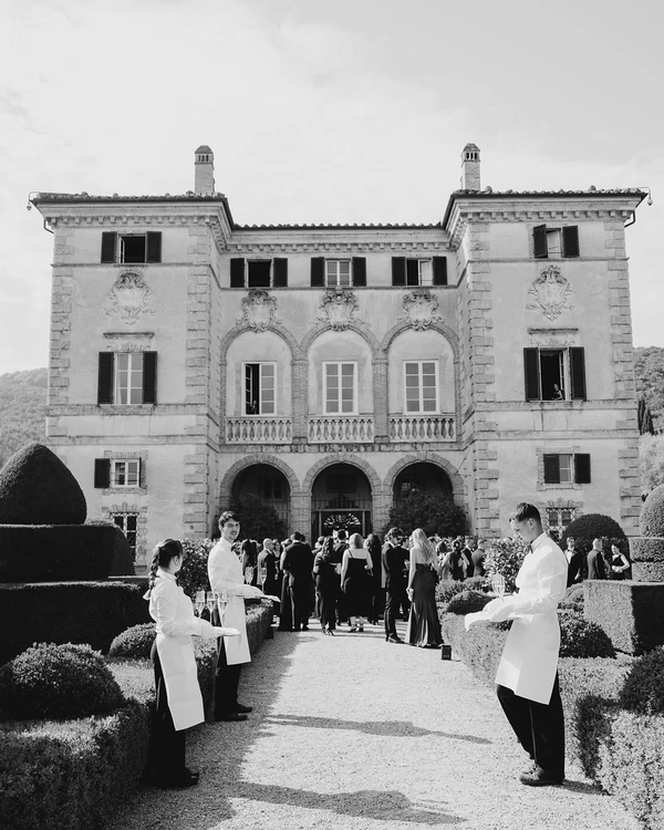 Do You Need to Tip Your Wedding Vendors? Here’s the Etiquette — photo 1