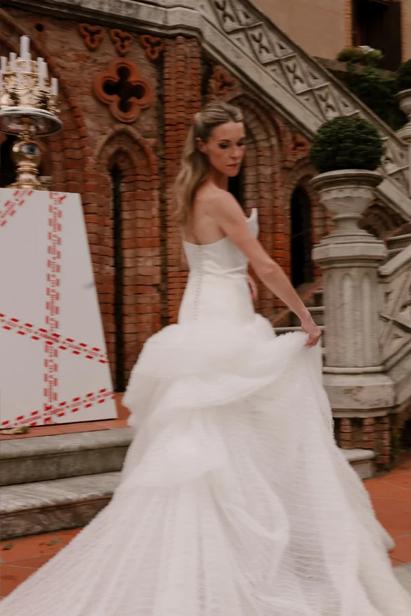A Surreal Artist’s Italian Wedding with 2,000 Red Roses, a Two-Metre Bleeding Cake & Viktor & Rolf Couture