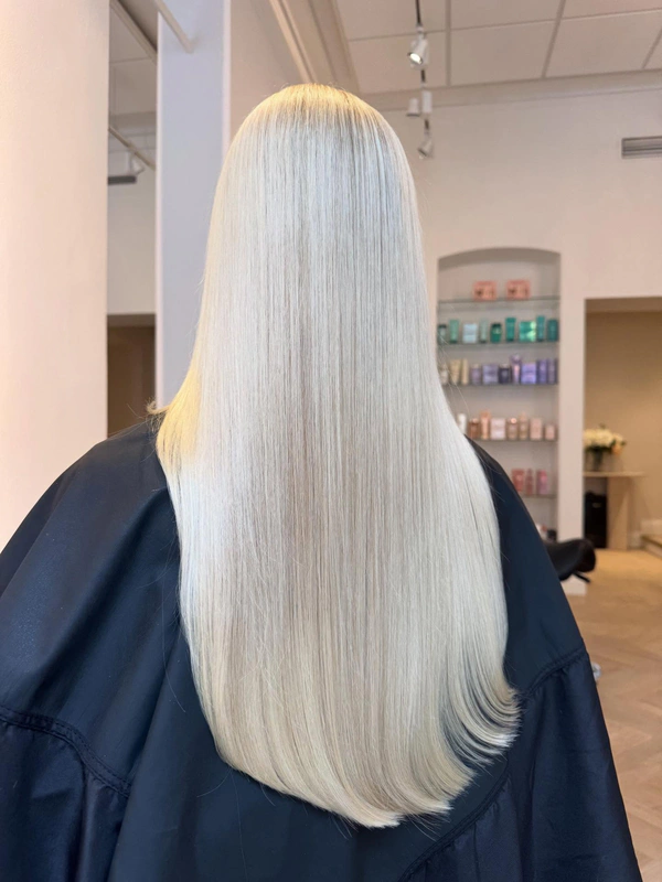 <a href="https://www.instagram.com/p/DWbwWlHDW95/?img_index=1">Studio Blond</a>