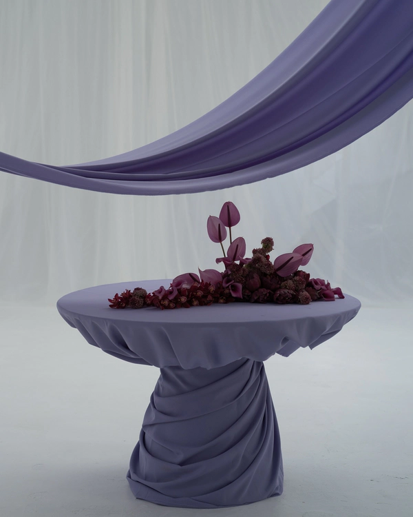 Floral Styling &amp; Photography: <a href="https://www.instagram.com/brancoprata/p/DQurYI_DdiH/?img_index=1">Brancoprata</a>