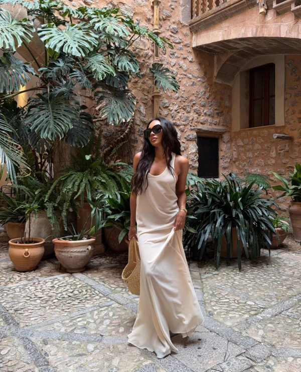 Content: <a href="https://www.instagram.com/p/DZccx_BCNbD/?hl=en&amp;img_index=1">Gigi Vassallo</a>