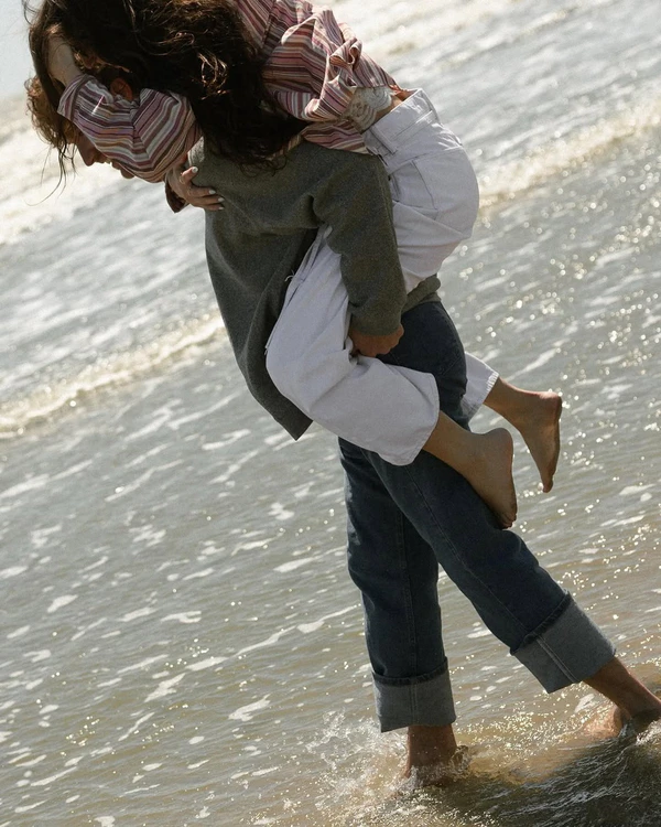 100 Fun, Flirty, and Deep Questions to Ask Your Partner — photo 1