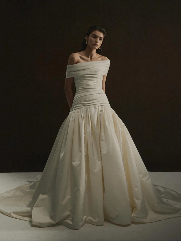<a href="https://www.instagram.com/enauranewyork/p/DX9uvHrFrCN/?hl=en&img_index=1">Enaura</a>