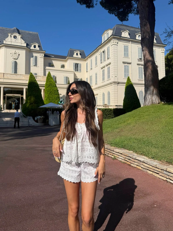 Content: <a href="https://www.instagram.com/p/DcJh-sGDLYf/?hl=en&amp;img_index=1">Amelia Liana</a>