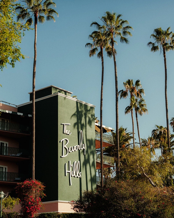 <a href="https://www.instagram.com/p/DcMGYomHCww/">The Beverly Hills Hotel</a>