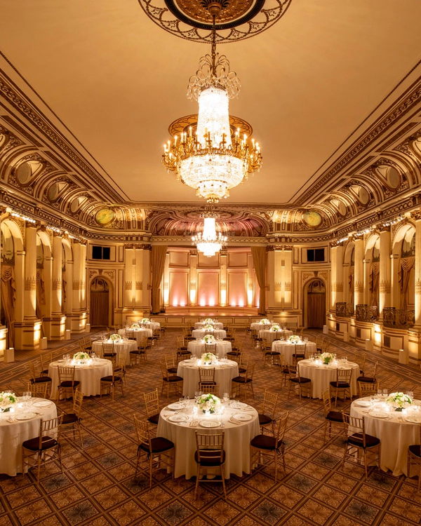 <a href="https://www.instagram.com/theplazahotel/p/DaETZ_kCOmW/">The Plaza Hotel</a>