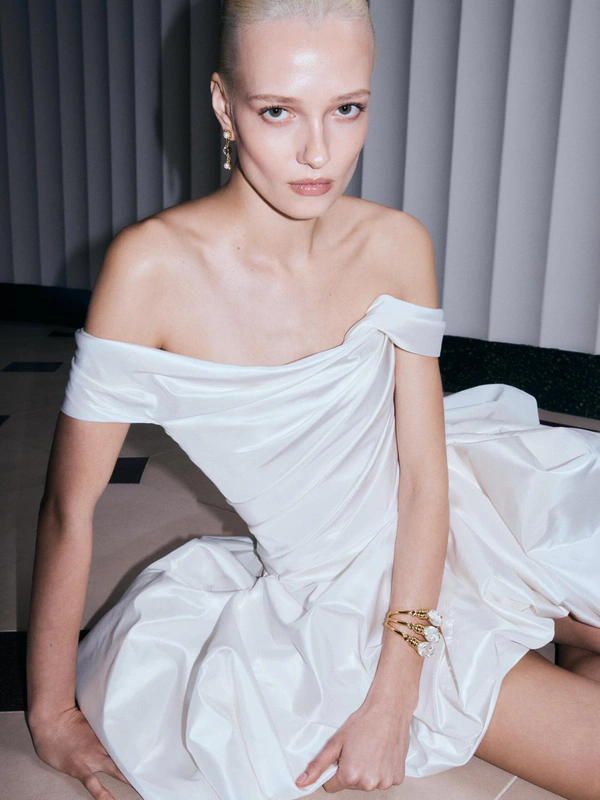 <a href="https://www.instagram.com/oscardelarenta/p/DXPpUR1loif/?img_index=1">Oscar de la Renta</a>