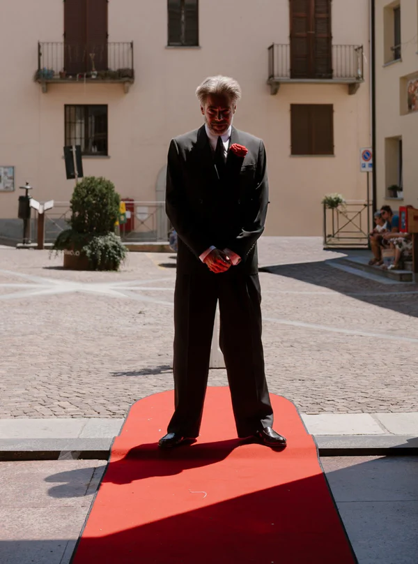A Surreal Artist’s Italian Wedding with 2,000 Red Roses, a Two-Metre Bleeding Cake & Viktor & Rolf Couture