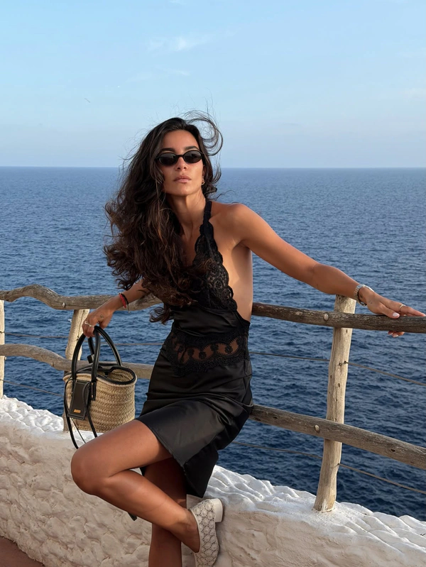 Content: <a href="https://www.instagram.com/p/DboCXt4jBMV/?img_index=1">Marion Autran</a>