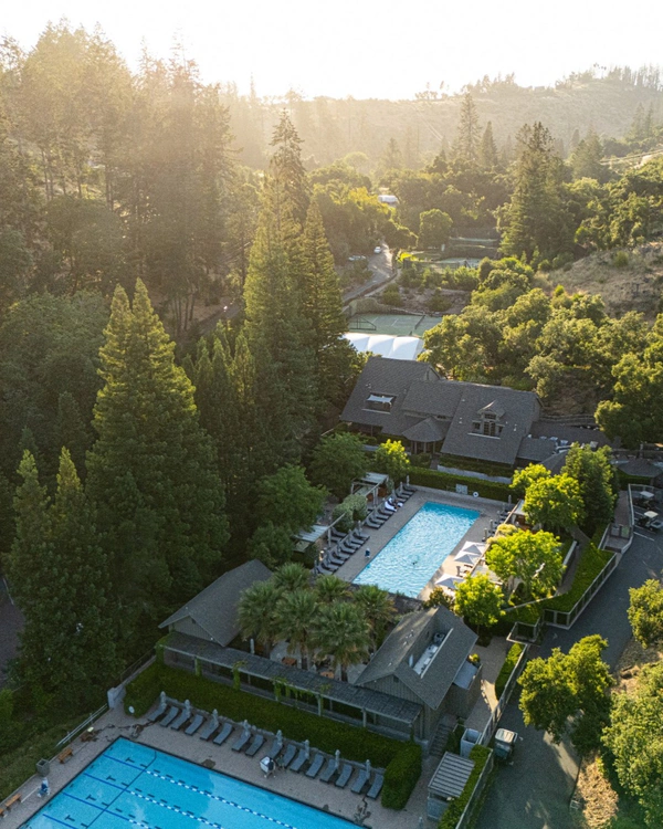 <a href="https://www.instagram.com/p/DN7SpTsiiqK/?img_index=1">Meadowood Napa Valley</a>