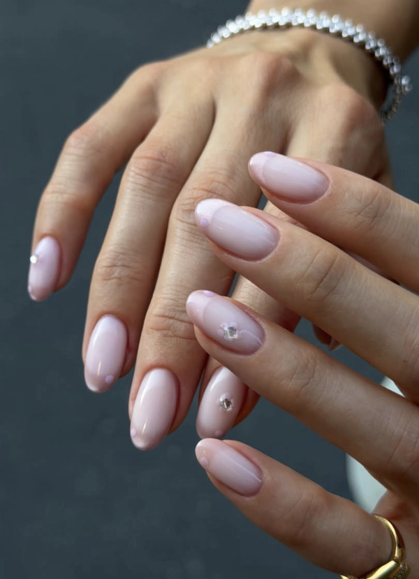 <a href="https://www.instagram.com/p/DbgFCUAiLP-/?img_index=1">Chummy Nails</a>