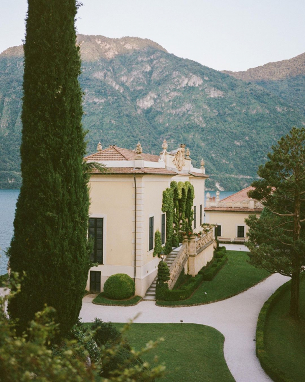 How to Find the Right Photographer For a Destination Wedding?