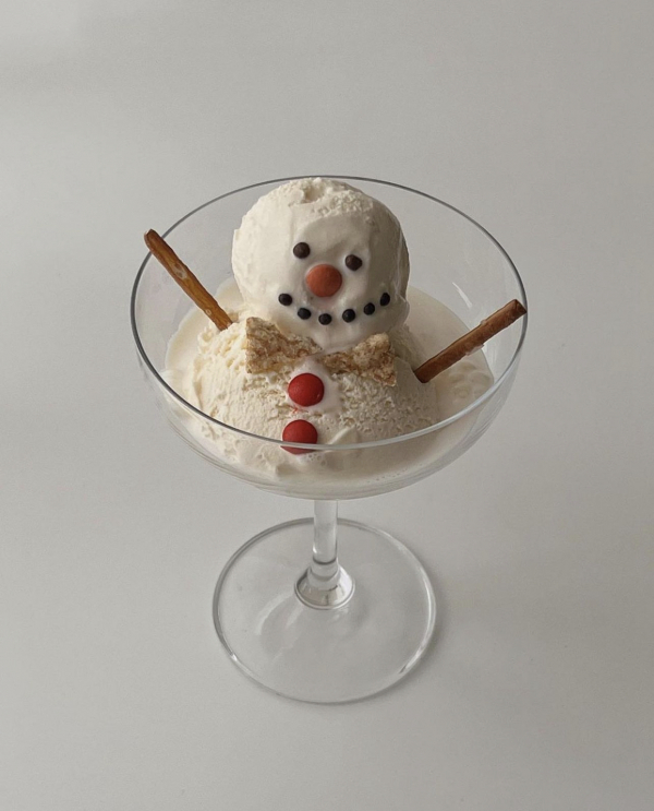 Christmas Table Decoration Ideas 2023 | Xmas Table Decor | Elegant, Modern Set Up