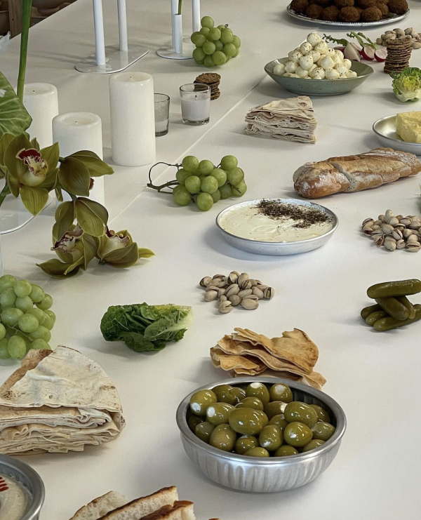 Christmas Table Decoration Ideas 2023 | Xmas Table Decor | Elegant, Modern Set Up