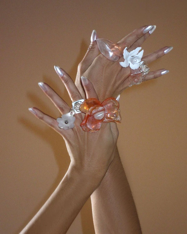 Accessory Inspiration for Your 2024 New Year's Eve Look — photo 2