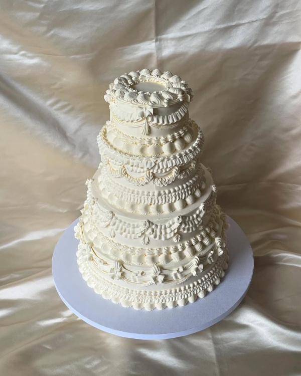 30 Vintage-Inspired Tiered Cakes to Sweeten Your Big Day