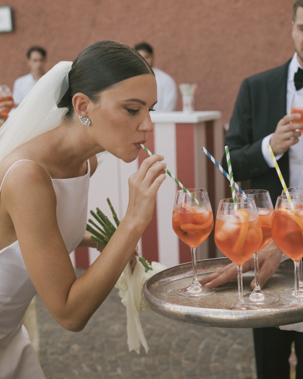 A Glamorous Seaside Wedding Evocative of a Classic Italian Film