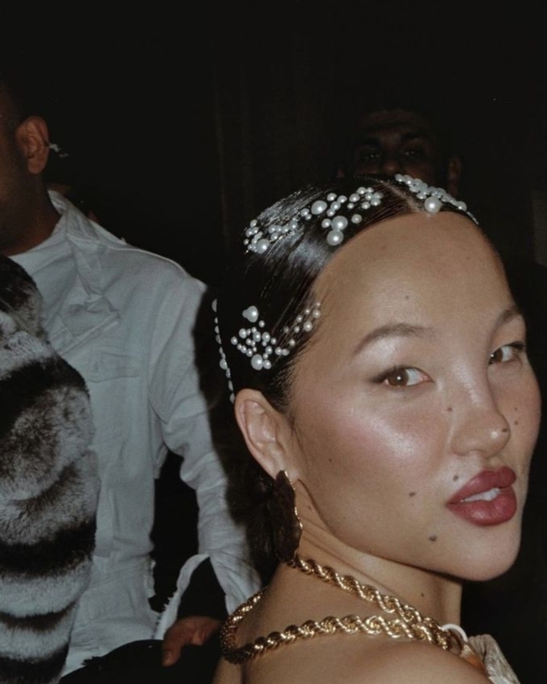 Modern Pearls: Elevating Your Bridal Look with this Timeless Accessory