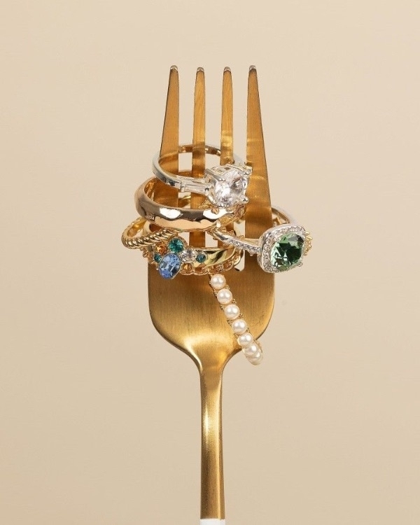 Color Your Love: The Ultimate Guide to Engagement Ring Gemstones