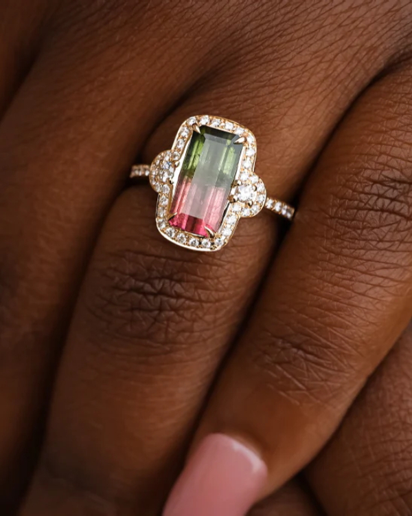 Color Your Love: The Ultimate Guide to Engagement Ring Gemstones
