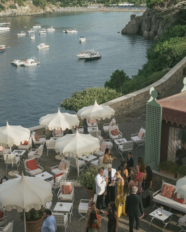 A Glamorous Seaside Wedding Evocative of a Classic Italian Film
