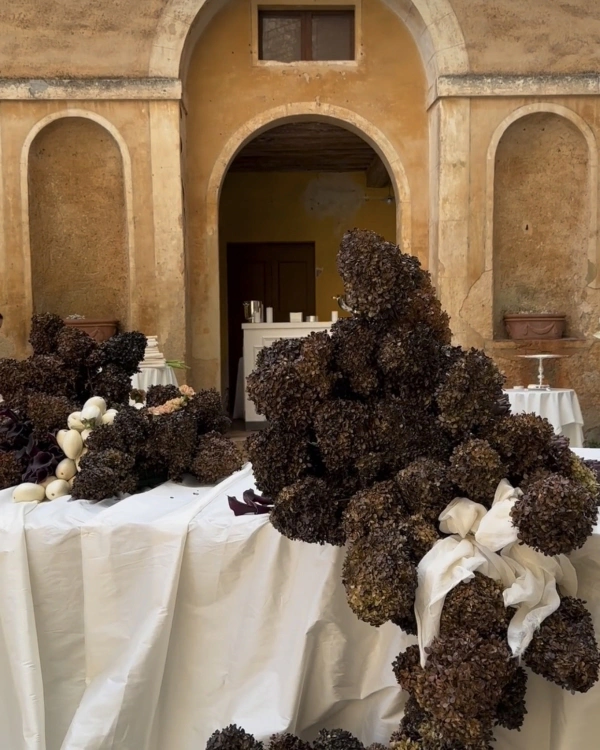Inject Pantone's Color of 2025 into Your Wedding — photo 2