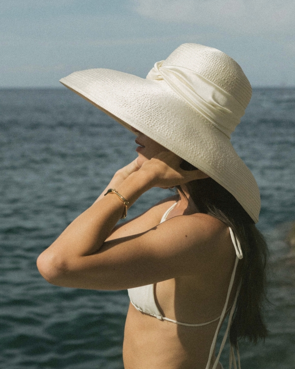 A Glamorous Seaside Wedding Evocative of a Classic Italian Film