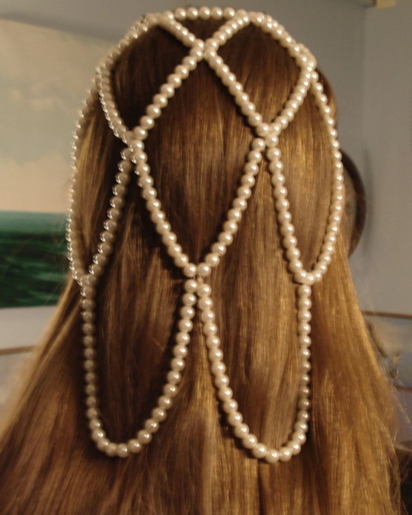 Modern Pearls: Elevating Your Bridal Look with this Timeless Accessory