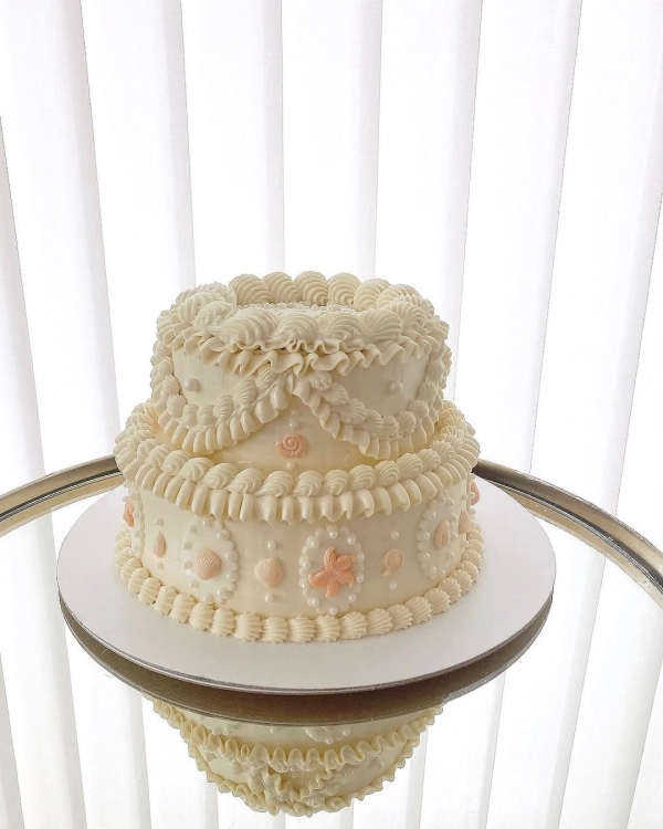 30 Vintage-Inspired Tiered Cakes to Sweeten Your Big Day