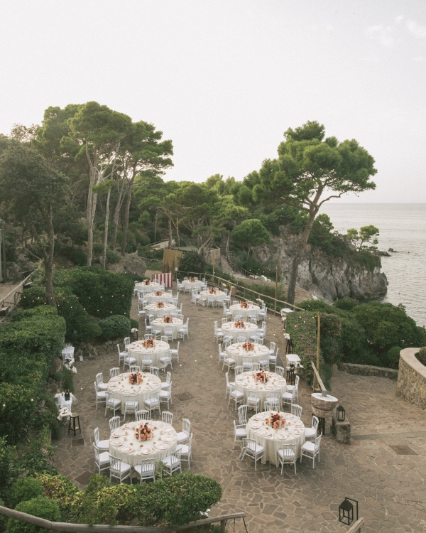 A Glamorous Seaside Wedding Evocative of a Classic Italian Film