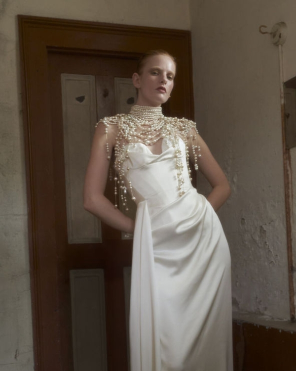 Modern Pearls: Elevating Your Bridal Look with this Timeless Accessory